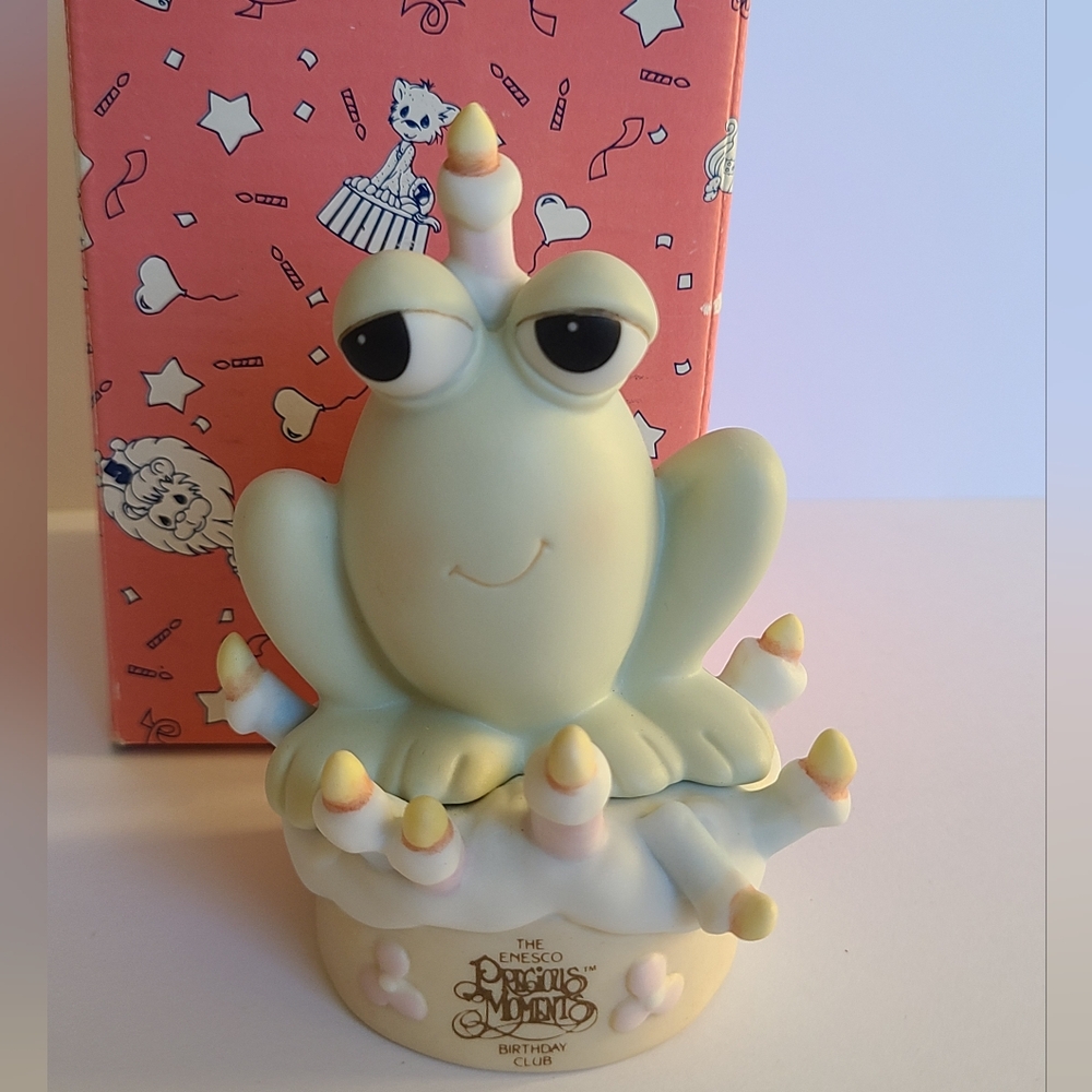 Vintage Precious Moments Frog Hoppy Birthday Club Porcelain Collectible Figurine